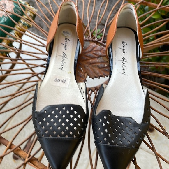 Women Shoe - Picture 1 of 5